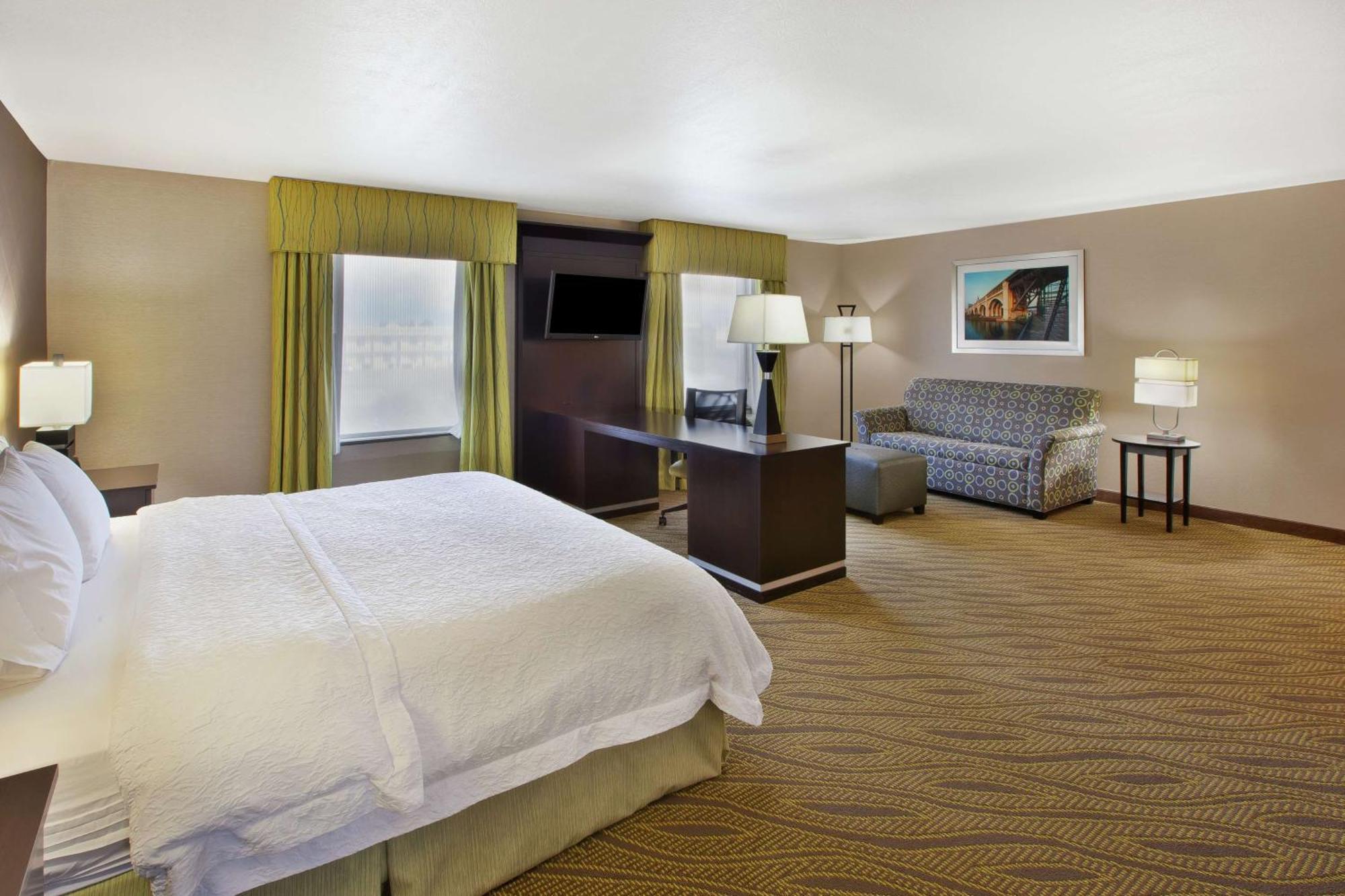 Hotel Hampton & -